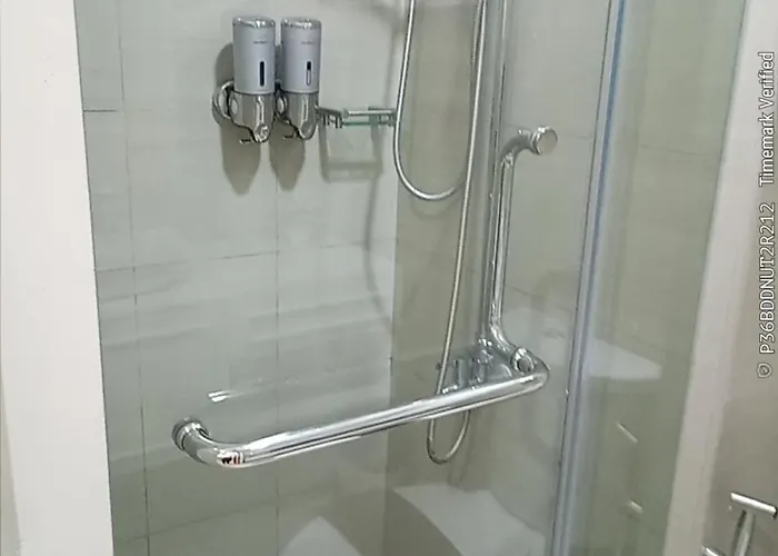 Apartment Homefort Twin Bed - Red Residences Makati 1146 *